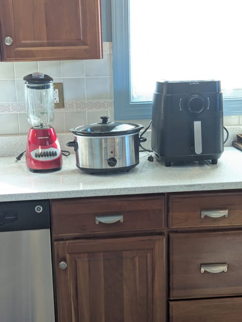 A blender, a crockpot, and a large air fryer are provided for guests