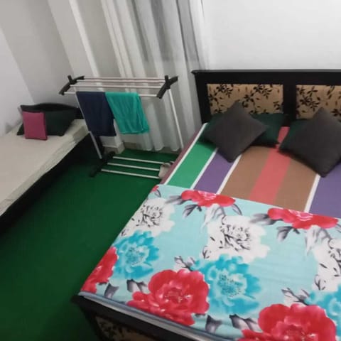 3 bedrooms, internet, bed sheets, wheelchair access