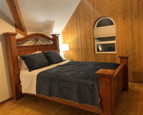 Upstairs Queen main bed