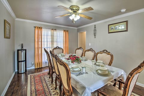 Dining Room | Dishware/Flatware Provided