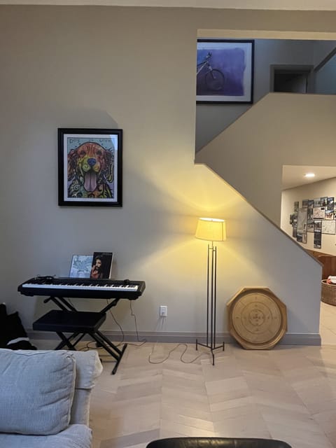 Crokinoe board and keyboard in living space