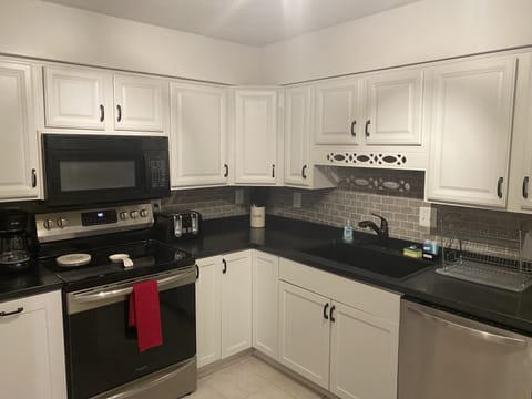 FULLY EQUIPPED KITCHEN BUILTIN MICROWAVE DISHWASHER, STOVE WITH BUILTIN AIRFRYER