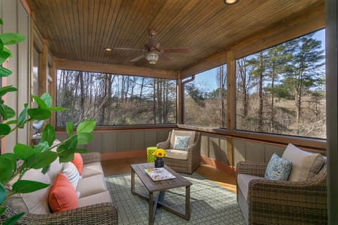 Screened in porch with outdoor furniture to relax & enjoy the fresh mountain air