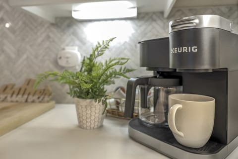 Keurig with kcups provided