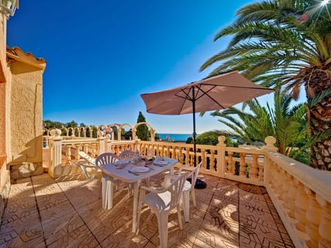 Cloud, Sky, Building, Water, Property, Furniture, Azure, Swimming Pool, Plant, Outdoor Furniture