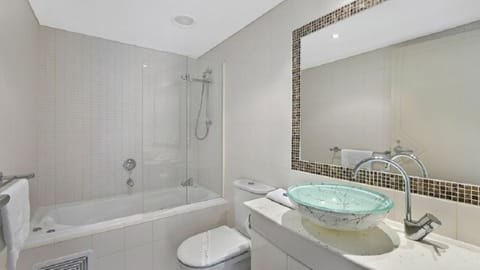 Combined shower/tub