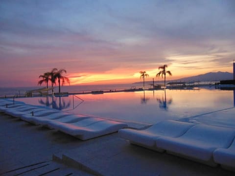 Outdoor pool, an infinity pool