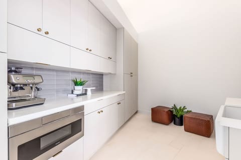 It offers a fully-equipped kitchen, perfect for whipping up delicious meals