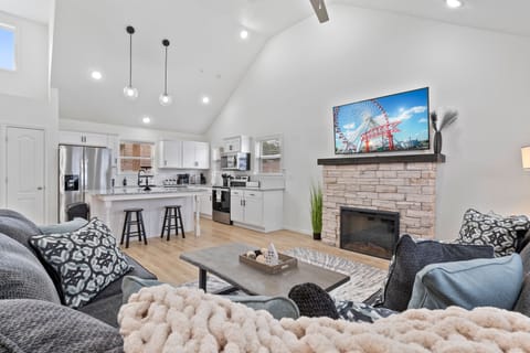 Living area | Smart TV, fireplace, video games