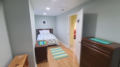 5 bedrooms, desk, iron/ironing board, travel crib