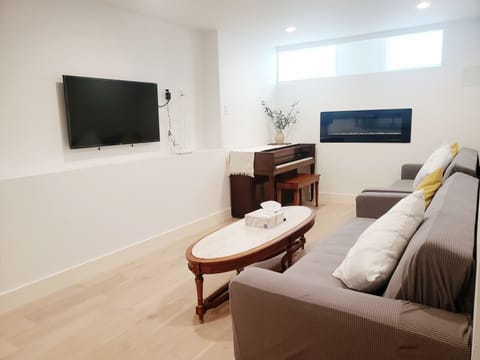 entertainment area with TV and Piano