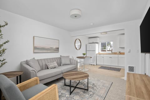 Welcome to the Inn at Rockaway Beach Unit 4. We hope we get to host you at this Oregon Coast rental. Please reach out with any questions.
