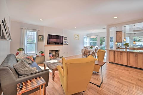 Living Room | Smart TV