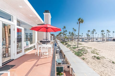This oceanfront upstairs vacation home puts you right in the heart of Newport Beach.