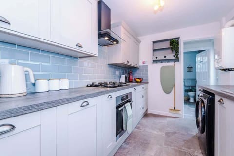 The fully equipped kitchen has everything you need for a long or short stay in Chester including a dishwasher and washing machine.