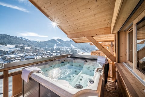 Indoor spa tub