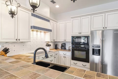 Crystal Gold - Kitchen