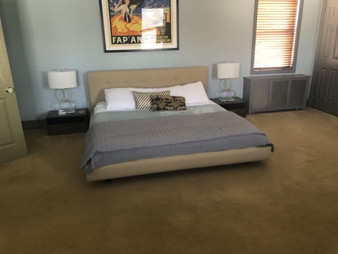 Master Bedroom, King Bed