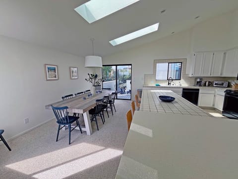 Dining Room table / Kitchen counter