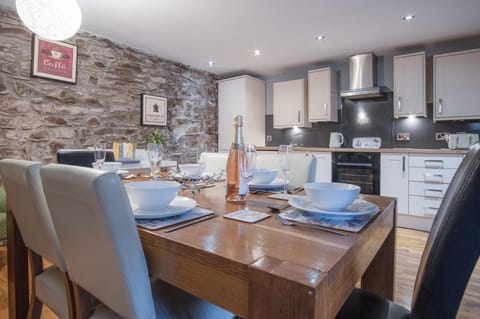 Fletcher Coach House - 3 Bedroom Cottage - Pendine (13264)