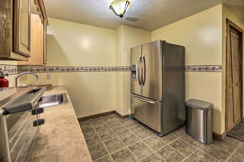 Bonus Kitchenette | Lower Level