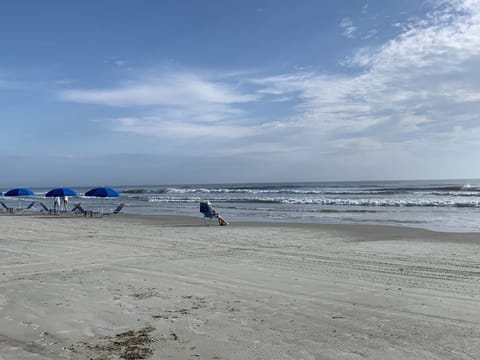 Beach nearby, sun loungers, beach towels