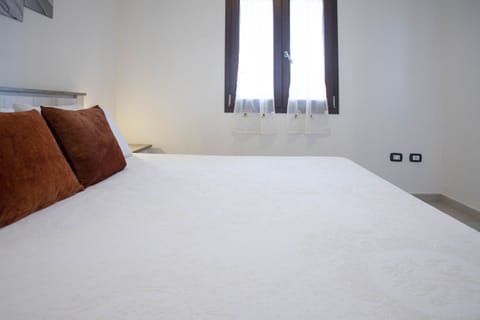 1 bedroom, iron/ironing board, bed sheets