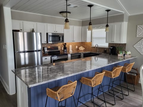 Fully equipped Kitchen with additional seating for 4 at Bar