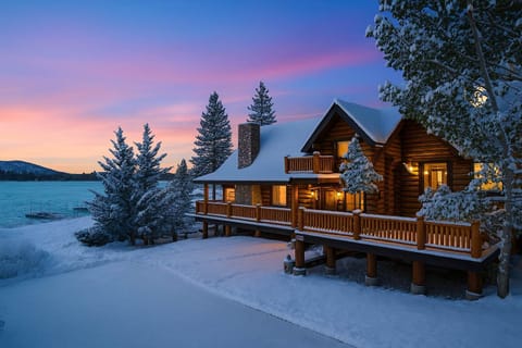 Lakefront. Close to Village and Slopes.