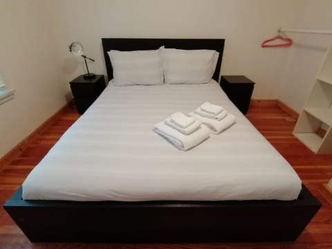 2 bedrooms, free WiFi, bed sheets, wheelchair access