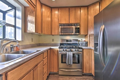 Kitchen | Blender | Trash Bags & Paper Towels Provided