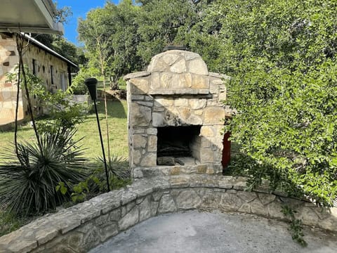 e7ab7e5c-3932-4c50-8790-9de7e3431d81