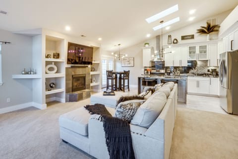 Living Room | Smart TV | Fireplace | WiFi | Board Games | Books