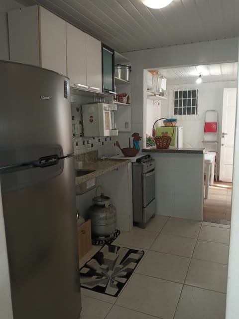 Fridge, oven, stovetop, electric kettle