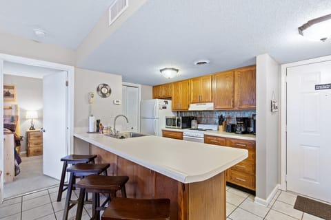 Breakfast Bar - Seating for Four