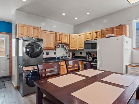 kitchen/dining table