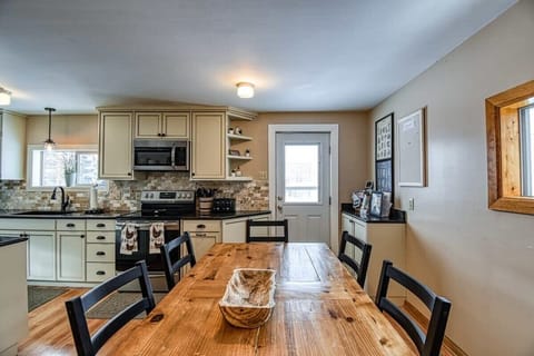 Kitchen & Dining Room