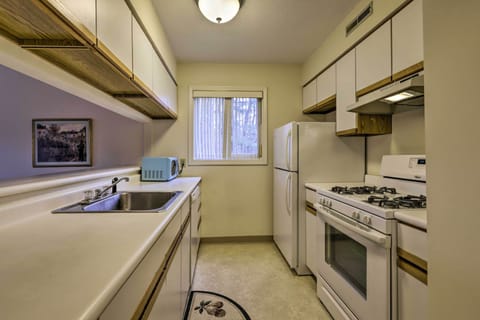 Kitchen | Gast Stove/Oven | Refrigerator | Microwave | Coffee Maker | Dishwasher