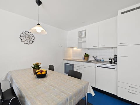 Cabinetry, Property, Table, Furniture, Sink, Interior Design, Plant, Chair, Lighting, Drawer