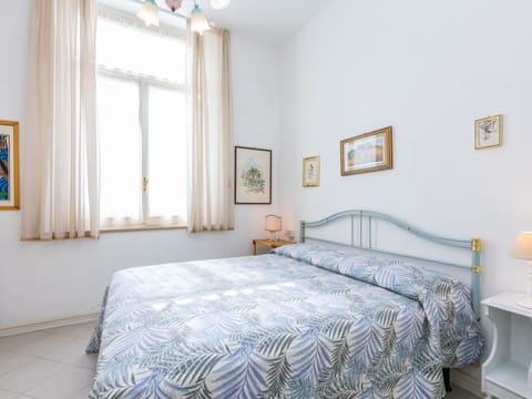 Property, Furniture, Window, Blue, Azure, Comfort, Wood, Textile, Building