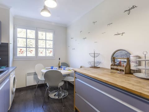 Water, Sky, Property, Tree, Building, Swimming Pool, Azure, Body Of Water, Leisure, Urban Design