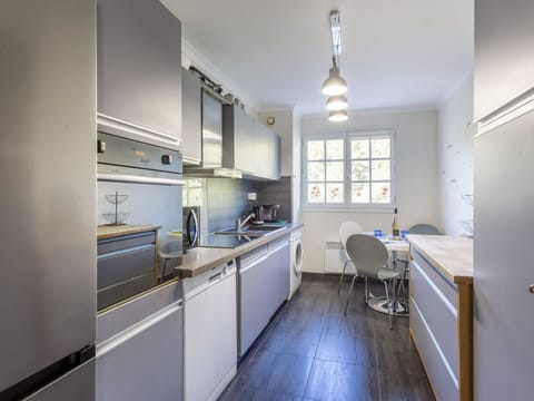 Water, Sky, Property, Tree, Building, Swimming Pool, Azure, Body Of Water, Leisure, Urban Design