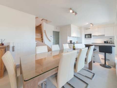 Building, Wood, Flooring, Floor, Comfort, House, Hardwood, Ceiling, Chair