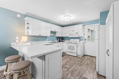 Cook with ease in our fully equipped kitchen, stocked with everything you need! 🍳✨