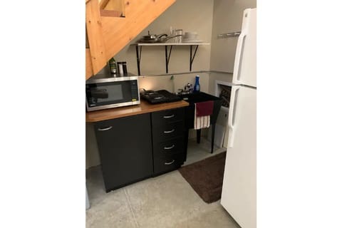 Fridge, microwave, coffee/tea maker, cookware/dishes/utensils