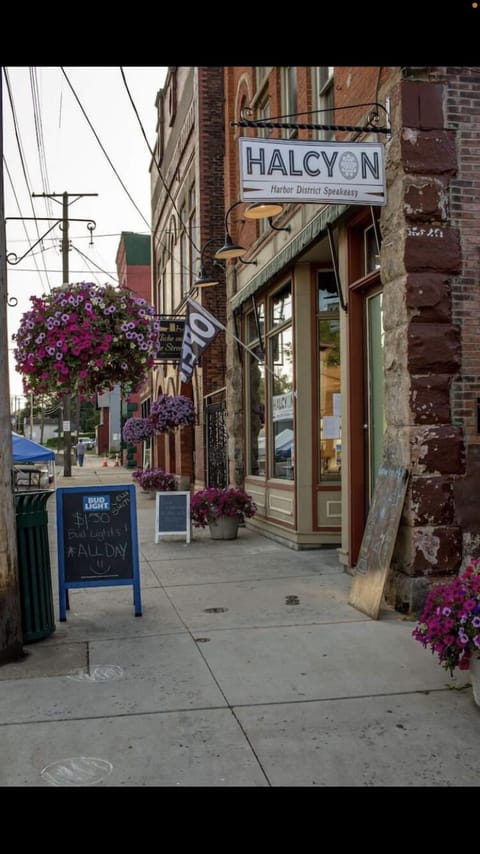 Check out the shops and restaurants on Bridge Street