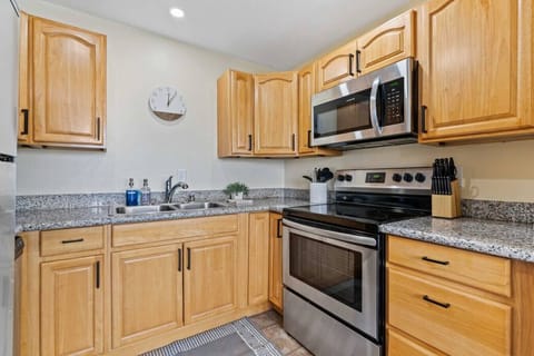 Kitchen comes fully stocked!