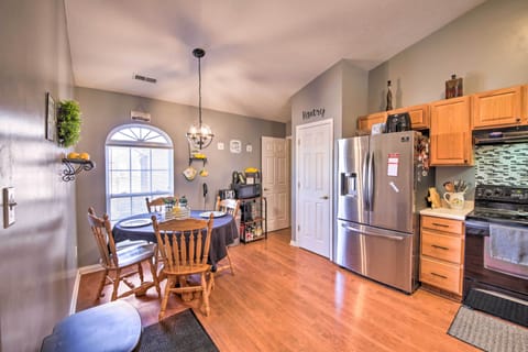 Dining Area | Dishware/Flatware Provided
