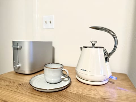 Toaster and electric kettle in the kitchenette area