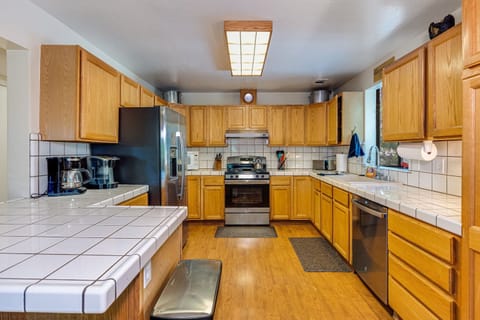 Kitchen-stocked with plenty of dinnerware, pots/pans, bakeware, crockpot, etc.
